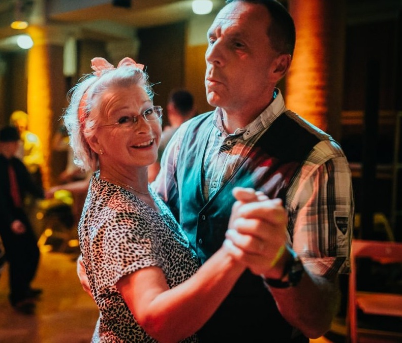 Starejši plesalci med swing plesom