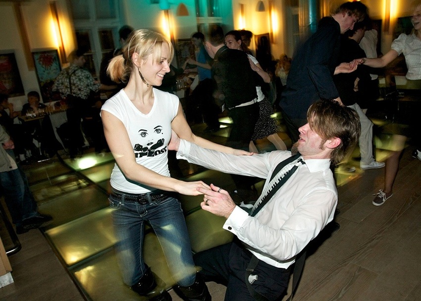 Pridi na plesni večer swing plesa